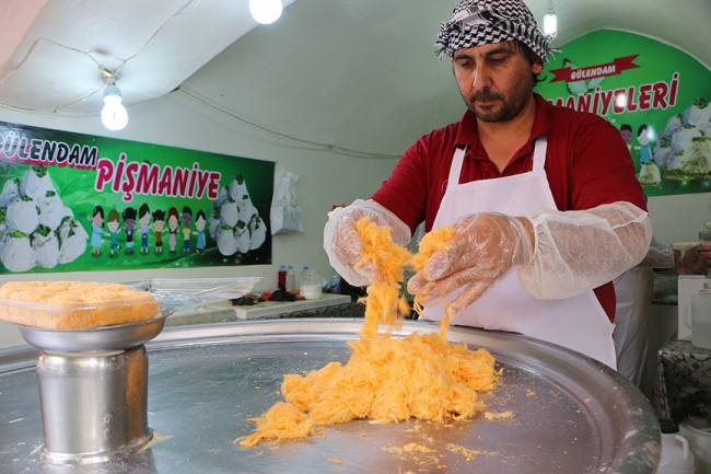 Şanlıurfa'da pişmaniyeyi acıyla buluşturdular